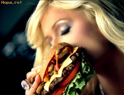 Celebritati - BLONDE BURGER BABE